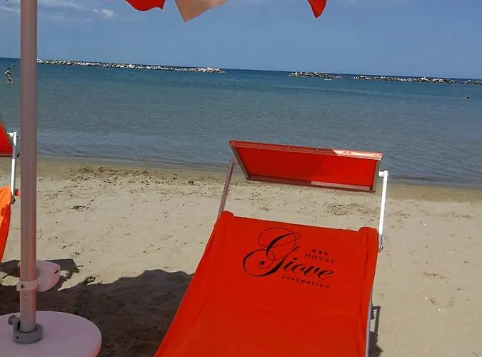 Отель Giove Dipendenza Fiamma 3*